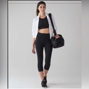 Lululemon Fast & Free Crop II *Nulux 19"
Black (First Release) Size 4